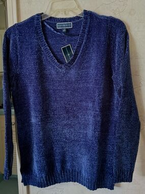 Karen Scott Woman’s Chenille V-Neck Sweater in Deep Navy